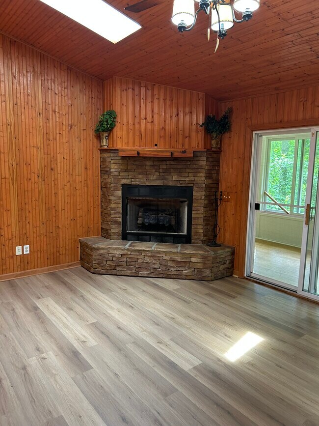 Building Photo - 466 Old Camptown Dr