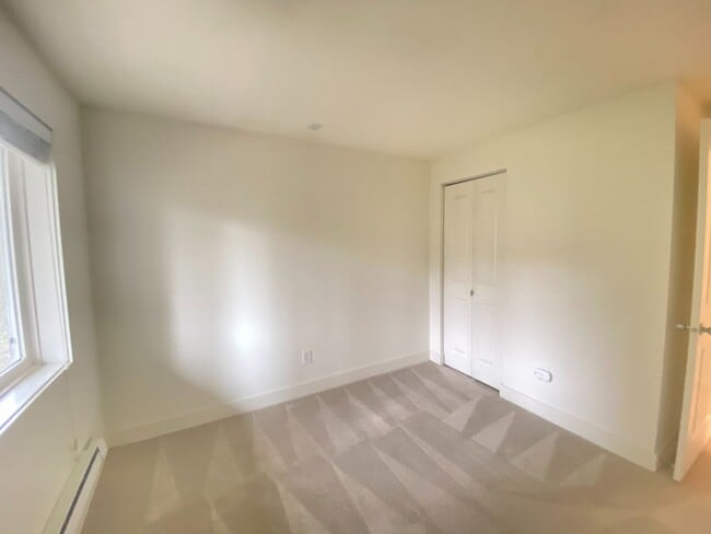 Building Photo - Fantastic location for this spacious 2 level townhouse