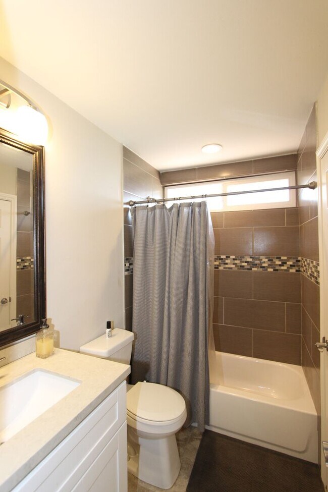 Building Photo - 4 Bedroom 2 Bathroom Home  - Move in special