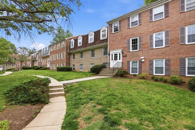 Building Photo - 742 Quince Orchard Blvd