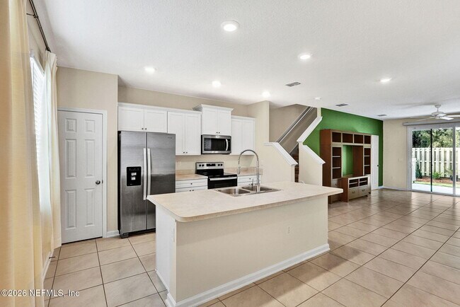 Building Photo - 156 Whispering Brk Dr