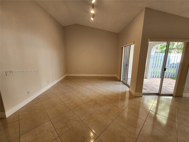 Building Photo - 1562 Springside Dr