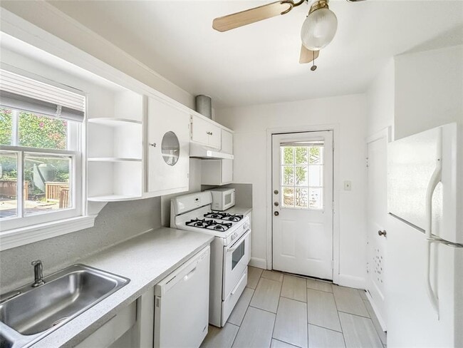 Building Photo - 5501 Montview St