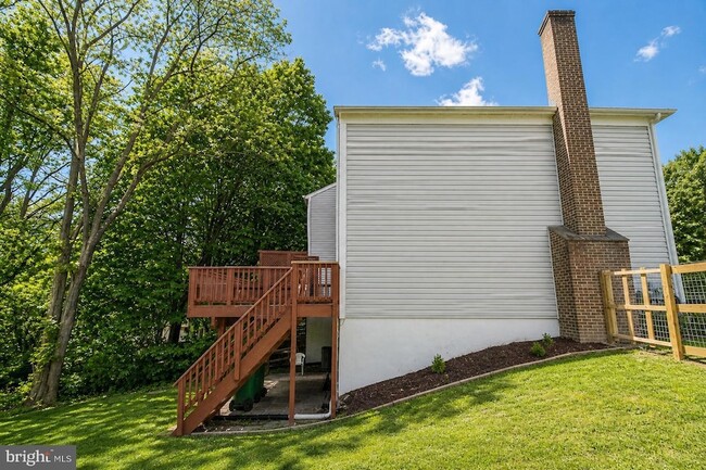 Building Photo - 11 Noblewood Ct