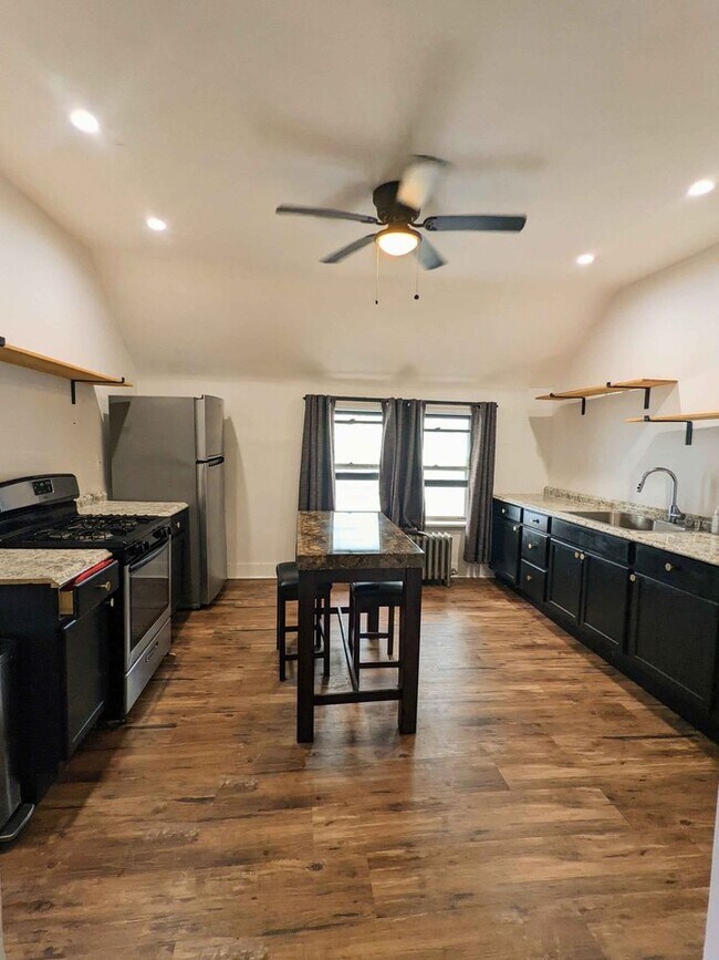 Building Photo - 779 Prospect Ave