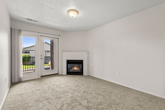 Building Photo - Upstairs 1-bedroom, 1-bath Apartment in an...