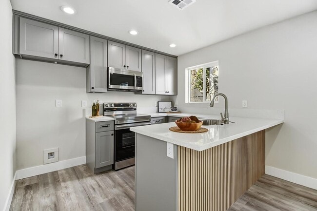 Building Photo - Home for Rent in  Midtown, Sacramento!  2 Bed/ 2 Bath