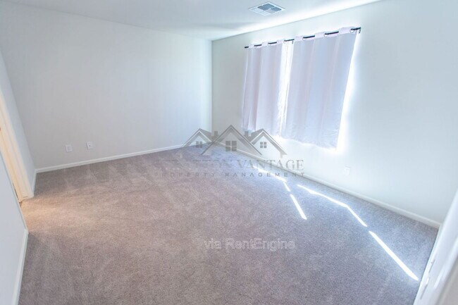 Building Photo - 3510 Mateo Dr