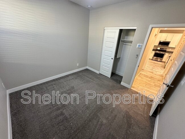 Building Photo - 13180 W Cliffrose Rd