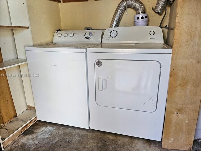 Building Photo - 4907 SW 137th Ct