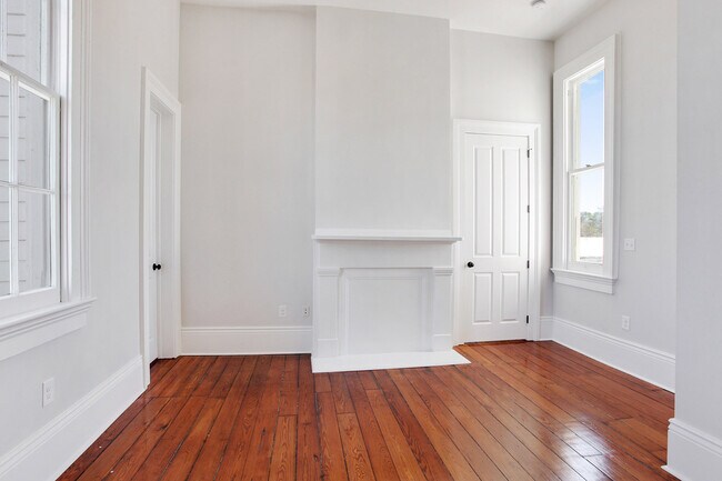 Building Photo - Spacious Uptown 2BR/2.5BA in Restored Mansion w/ GATED OFF STREET PARKING