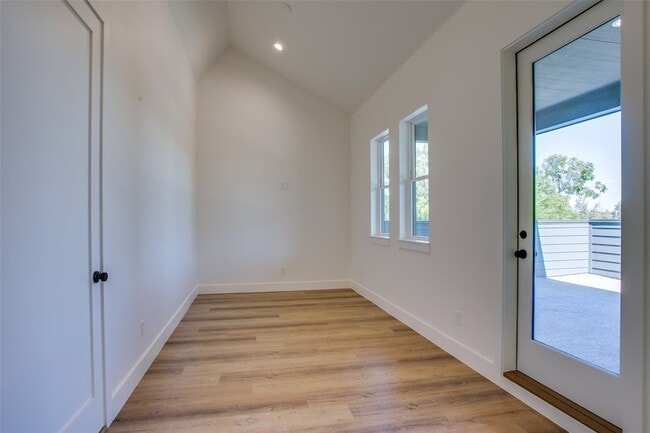 Building Photo - 400 N Denver St