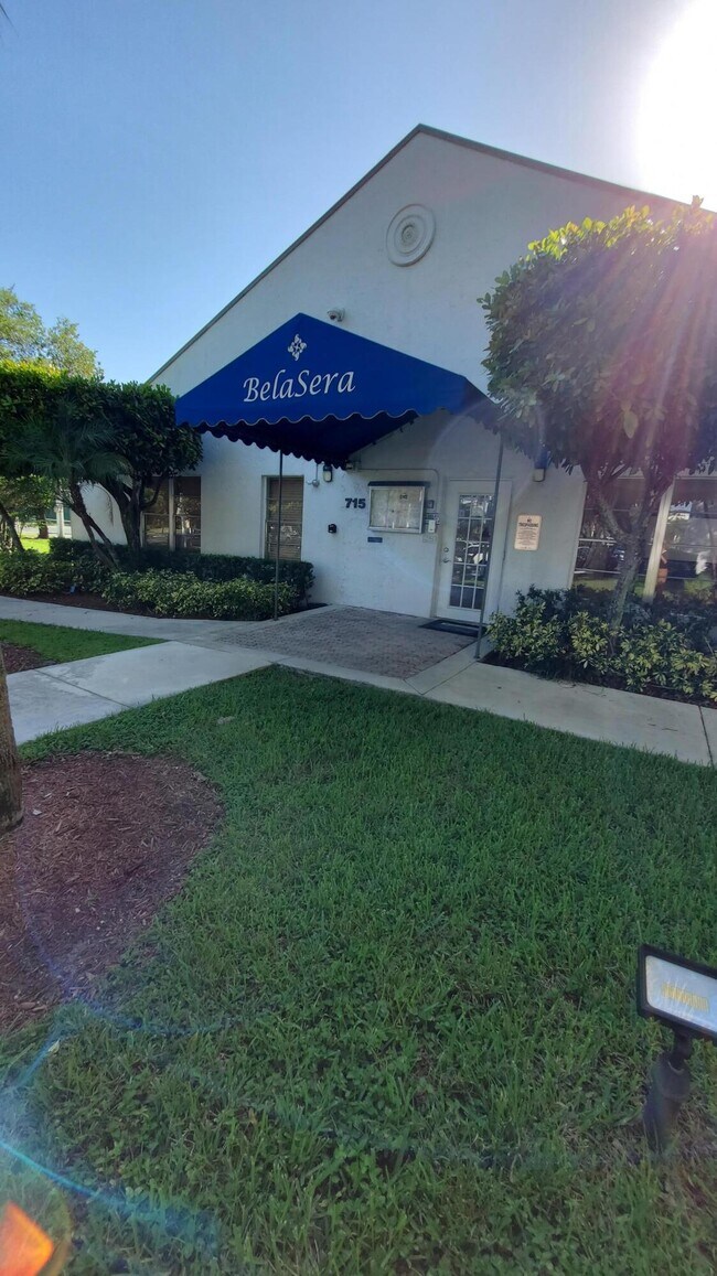 Building Photo - 721 N Pine Island Rd