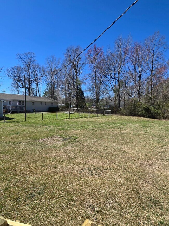 Building Photo - 709 Jim Blake Rd