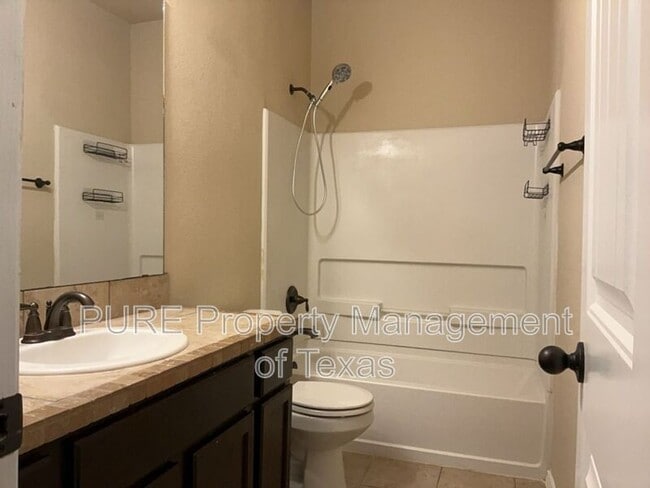 Building Photo - 215 N College St