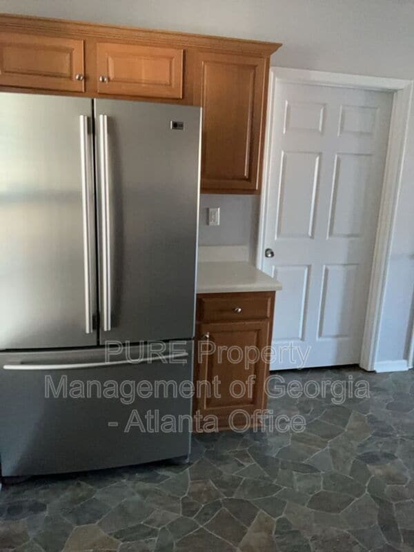 Building Photo - 4210 Oakwood Rd