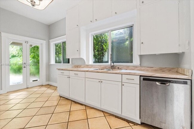 Building Photo - 34 SW 18th Rd