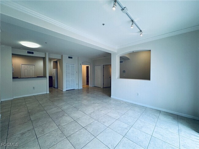 Building Photo - 13100 Bella Casa Cir