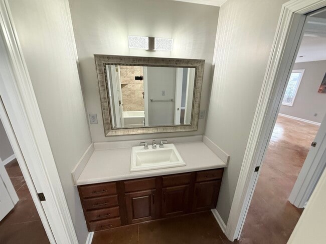 Building Photo - 765 Sweetbrier Rd