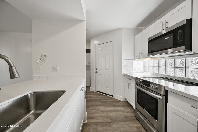 Building Photo - 3065 N 67th Ave
