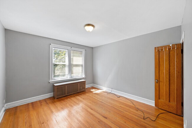 Building Photo - 5256 W Wolfram St