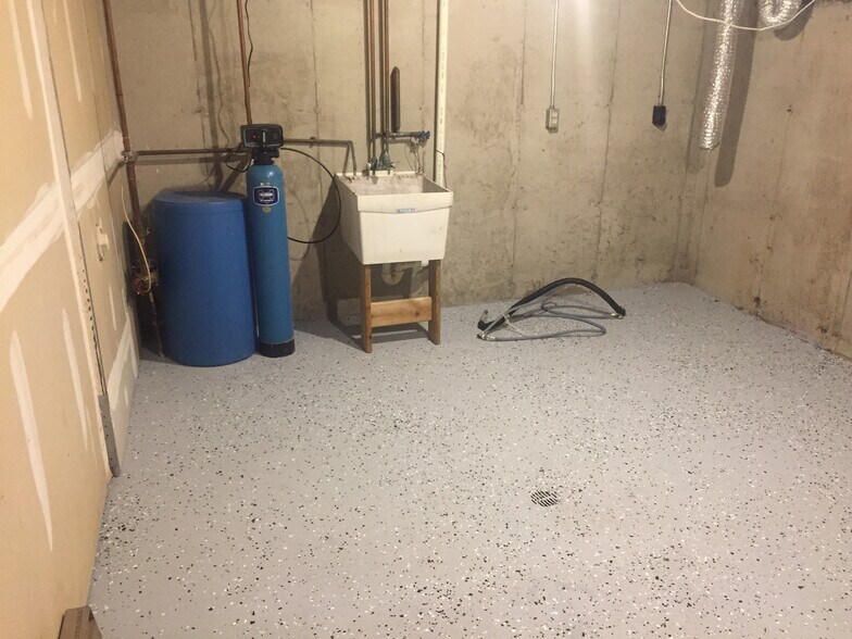 Building Photo - 77 Sinykin Cir