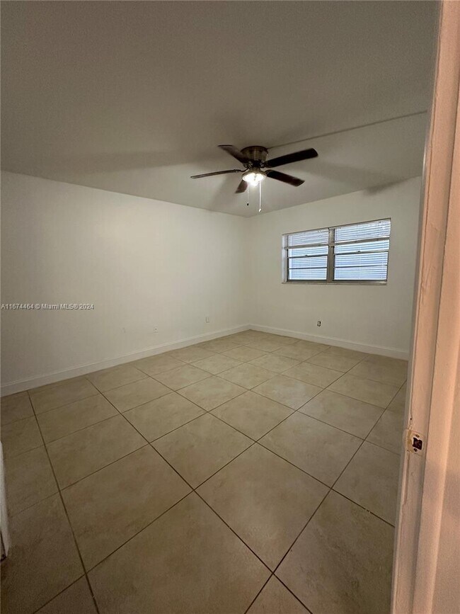 Building Photo - 2820 NE 201st Ter