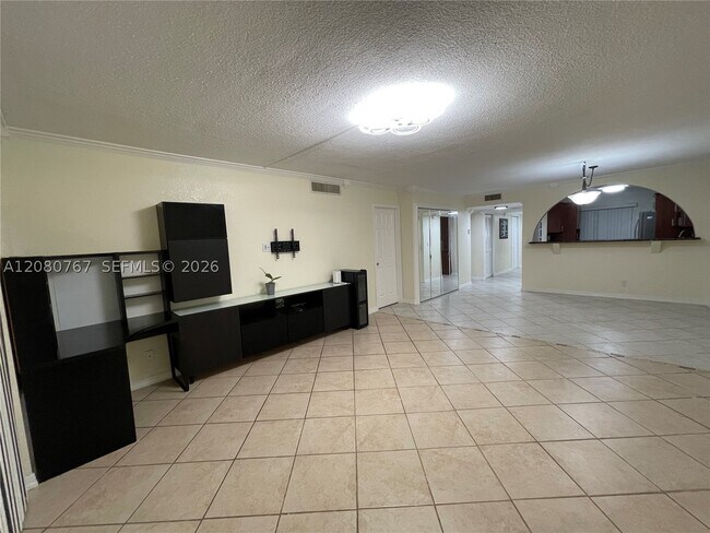 Building Photo - 16240 Laurel Dr