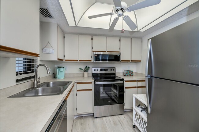 Building Photo - 19505 Quesada Ave