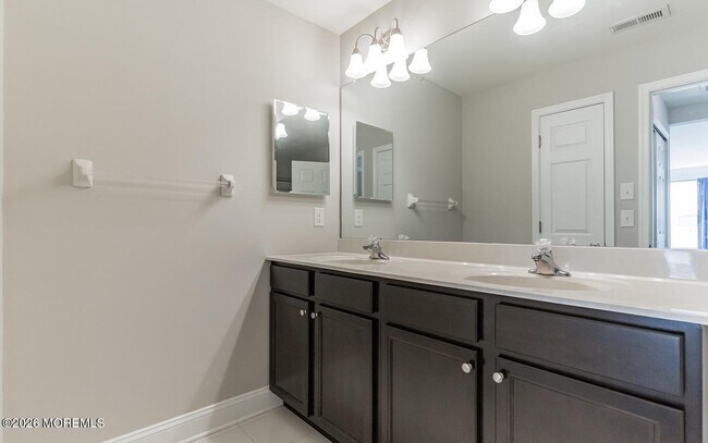 Building Photo - 507 Lexington Mews