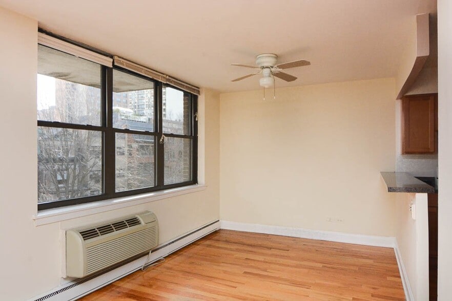 Building Photo - 1329 N Dearborn St