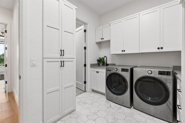 Building Photo - 2109 Wiregrass Dr