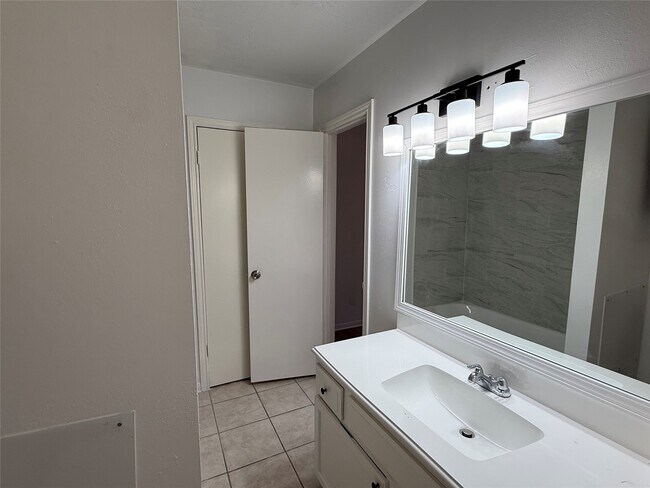 Building Photo - 4807 Maurita Dr