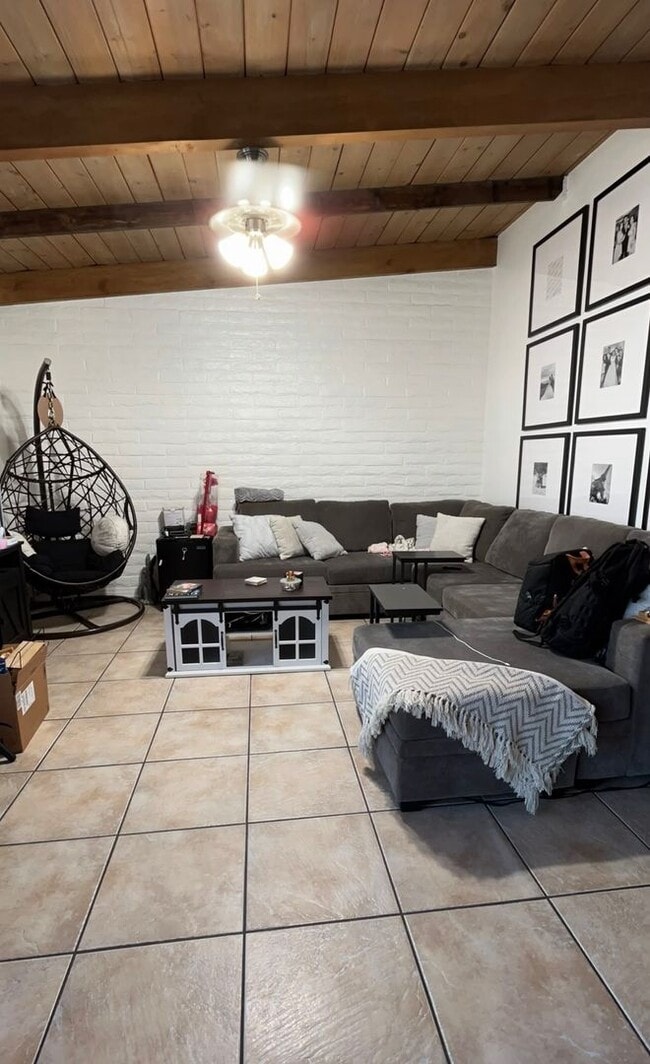 Building Photo - 2 Bed / 2 Bath Unit with Yard & Parking – El Cajon