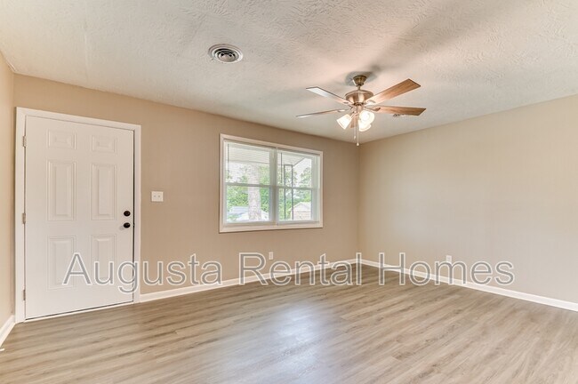 Building Photo - 2328 Prague Ct