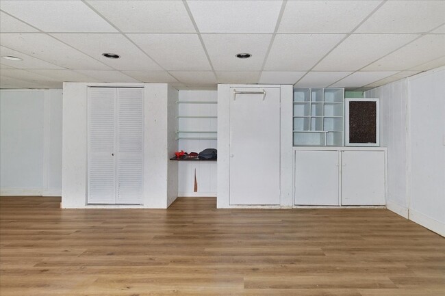 Building Photo - 204 Lake Cir Dr