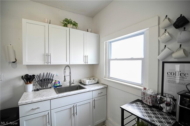 Building Photo - 1856 Lampson Rd