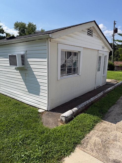 Building Photo - 349 Hickory Heights