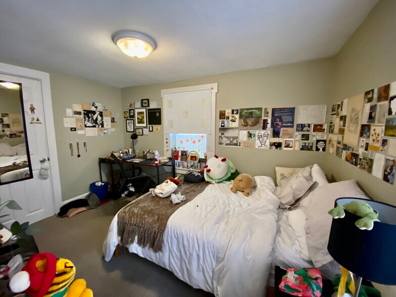 Building Photo - 12 Shepherd Ave