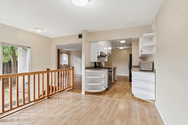 Building Photo - 1855 Forest Ct