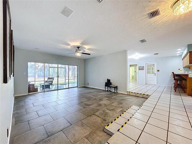 Building Photo - 1601 Riverhills Dr