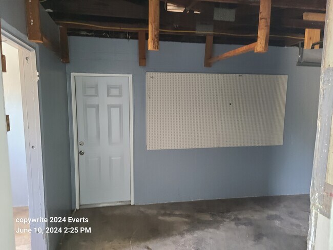 Building Photo - 922 Keene Rd