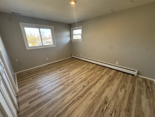 Building Photo - 2215 Saratoga Ave