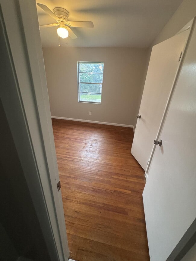 Building Photo - Updated 3 bed/2 bath with Carport