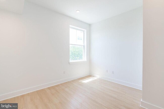 Building Photo - 4408 Lancaster Ave