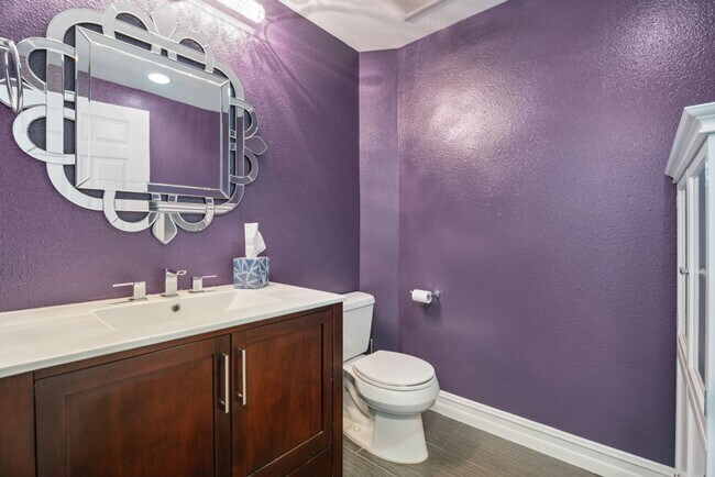Building Photo - Modern 2-Bedroom Condo with Premium Amenit...