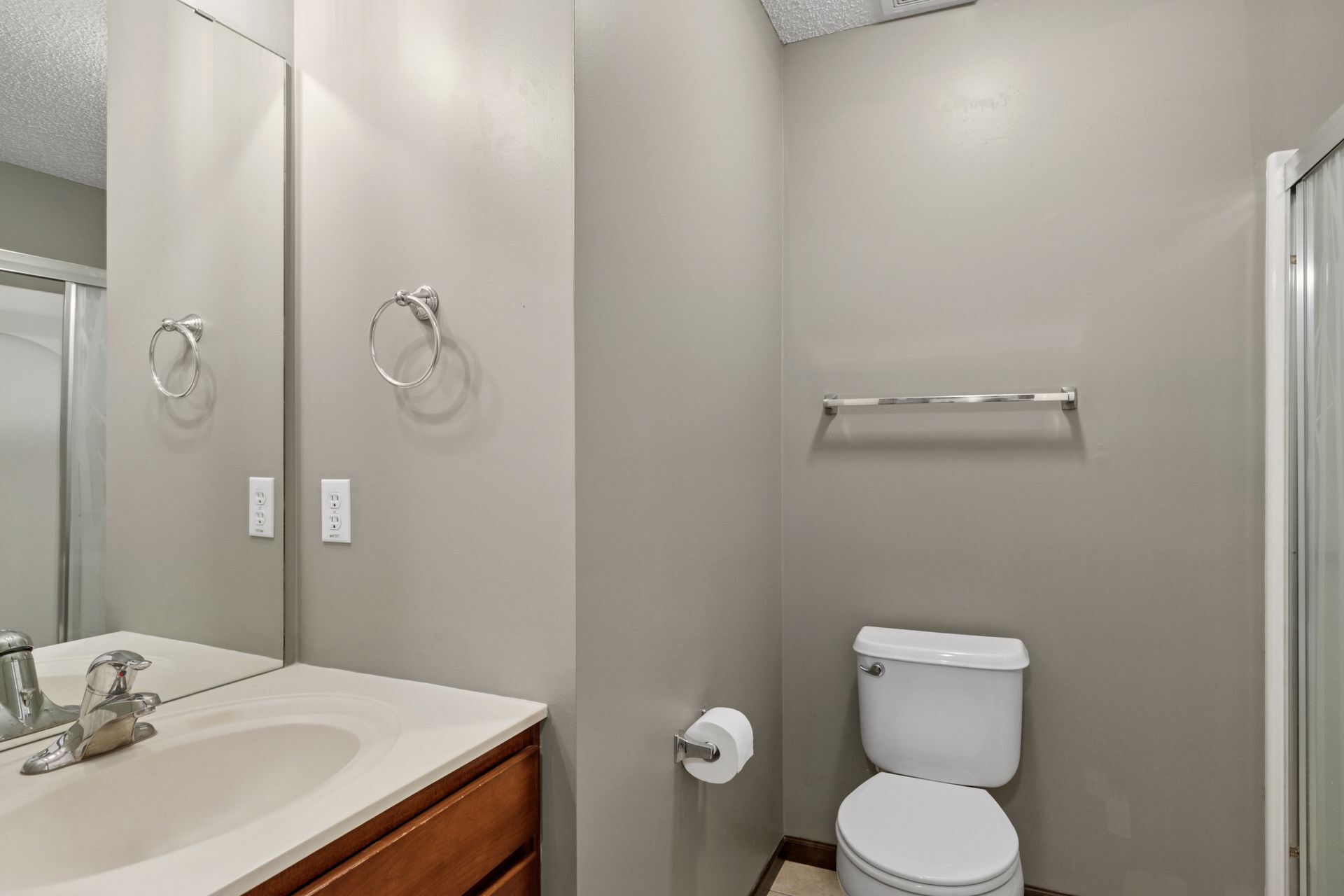 Building Photo - 15424 Foster Dr N