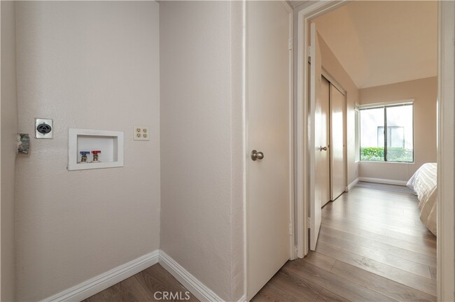 Building Photo - 22757 Lakeway Dr