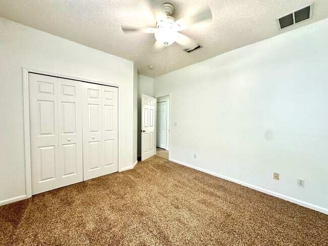 Building Photo - North Hampton! Amenities Galore! 4 Bed, 3 Bath!