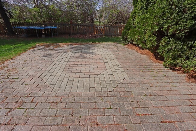 Building Photo - 1417 Wild Oats Dr